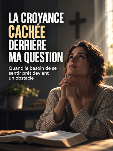 Femme priant près de sa Bible