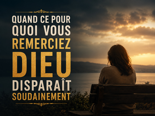 Une femme assise sur un banc regarde le coucher du soleil sur le lac.